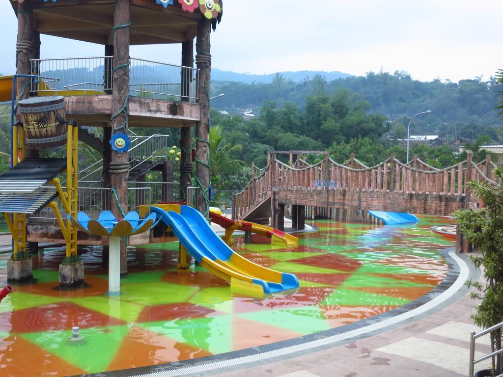 Bess Resort & Waterpark Hotel And Convention Malang Exterior foto