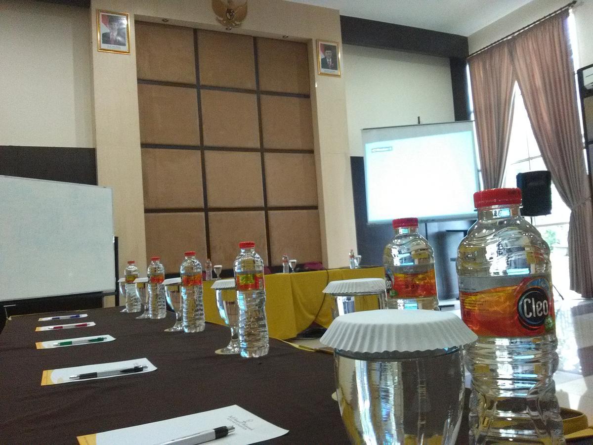 Bess Resort & Waterpark Hotel And Convention Malang Exterior foto